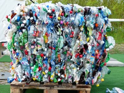 ile lat rozklada sie plastik 400x300 - Ile lat rozkładają się śmieci ?
